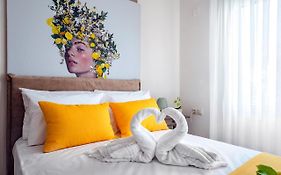 Luxury Town Center Suite Apt A2